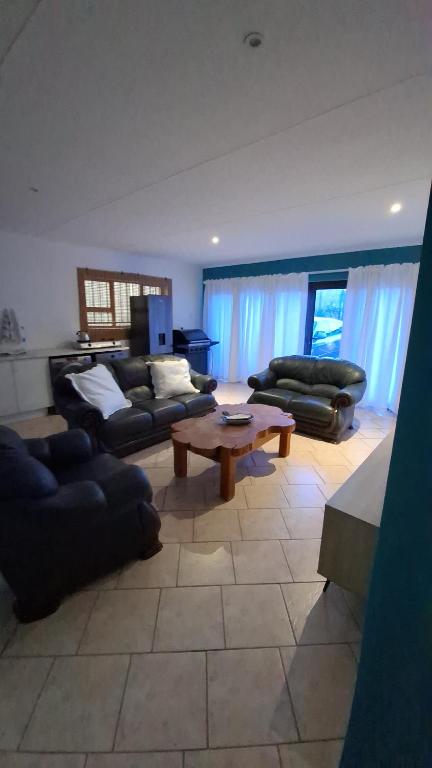 To Let 2 Bedroom Property for Rent in Wavecrest Eastern Cape